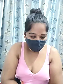 Snapshot of MaaliiiPonuTamil chatting on 01/26/25, 12:48 MaaliiiPonuTamil online show from 01/26/25, 12:48