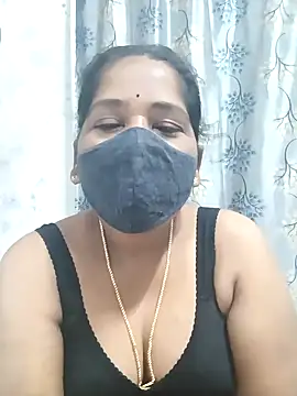 Snapshot of MaaliiiPonuTamil chatting on 01/27/25, 01:48 MaaliiiPonuTamil online show from 01/27/25, 01:48