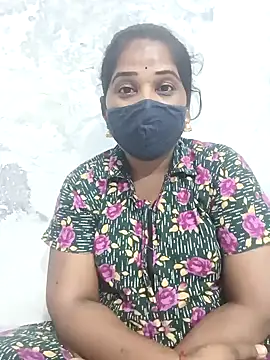 Snapshot of MaaliiiPonuTamil chatting on 02/05/25, 11:12 MaaliiiPonuTamil online show from 02/05/25, 11:12