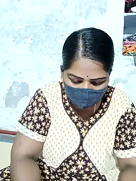 Snapshot of MaaliiiPonuTamil chatting on 02/09/25, 11:14 MaaliiiPonuTamil online show from 02/09/25, 11:14