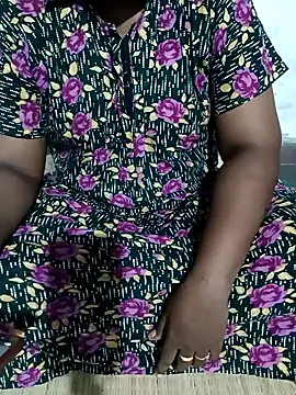 Snapshot of MaaliiiPonuTamil chatting on 02/10/25, 12:41 MaaliiiPonuTamil online show from 02/10/25, 12:41