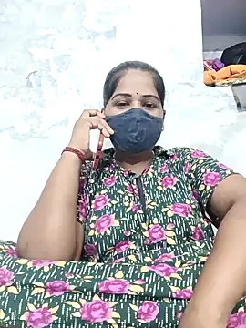 Snapshot of MaaliiiPonuTamil chatting on 02/11/25, 03:29 MaaliiiPonuTamil online show from 02/11/25, 03:29
