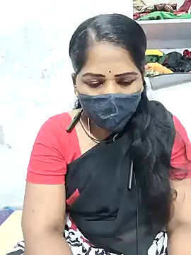 Snapshot of MaaliiiPonuTamil chatting on 02/12/25, 04:55 MaaliiiPonuTamil online show from 02/12/25, 04:55