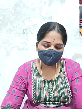 Snapshot of MaaliiiPonuTamil chatting on 02/25/25, 05:25 MaaliiiPonuTamil online show from 02/25/25, 05:25