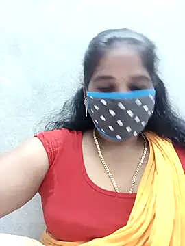 Snapshot of MaaliiiPonuTamil chatting on 10/15/25, 01:44 MaaliiiPonuTamil online show from 10/15/25, 01:44