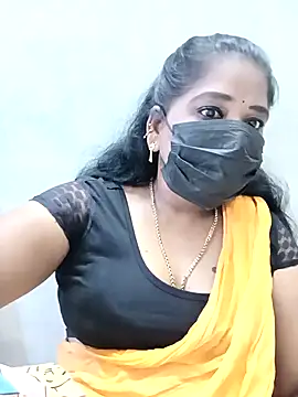 Snapshot of MaaliiiPonuTamil chatting on 10/17/25, 01:09 MaaliiiPonuTamil online show from 10/17/25, 01:09