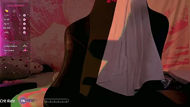 Snapshot of h2h0e chatting on 02/15/25, 07:50 h2h0e online show from 02/15/25, 07:50