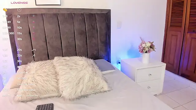 Snapshot of Sophia_Clark8 chatting on 09/23/25, 07:50 Sophia Clark8 online show from 09/23/25, 07:50