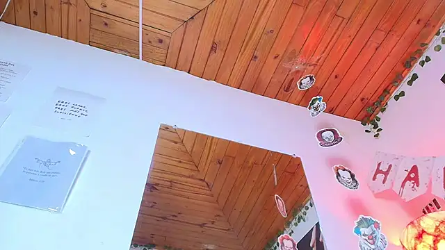 Snapshot of Naia_x chatting on 10/25/25, 07:52 Naia x online show from 10/25/25, 07:52