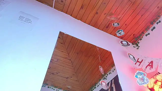 Snapshot of Naia_x chatting on 10/29/25, 07:37 Naia x online show from 10/29/25, 07:37