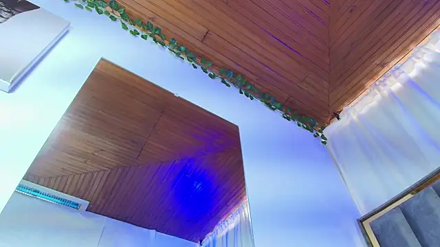 Snapshot of Naia_x chatting on 12/01/25, 08:47 Naia x online show from 12/01/25, 08:47