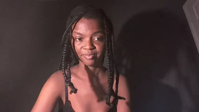 Snapshot of BlissTheeSiren chatting on 09/27/25, 02:22 BlissTheeSiren online show from 09/27/25, 02:22