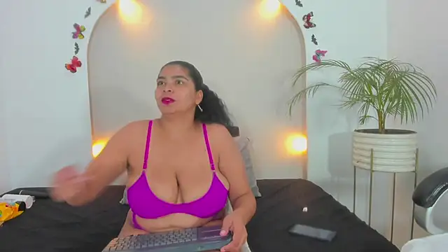 Snapshot of Sofii_Cooper1 chatting on 11/12/25, 03:29 Sofii Cooper1 online show from 11/12/25, 03:29