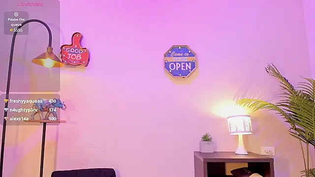 lupeebony online show from 01/31/25, 10:52