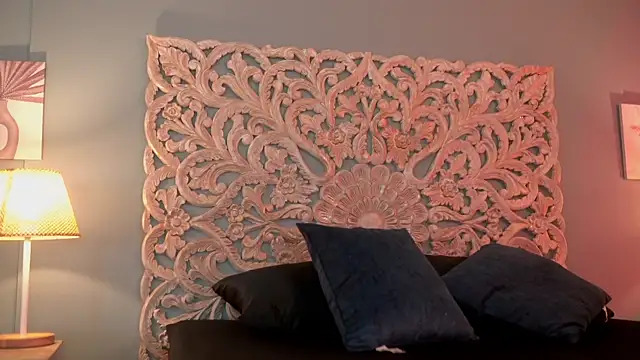 lupeebony online show from 10/31/25, 07:48