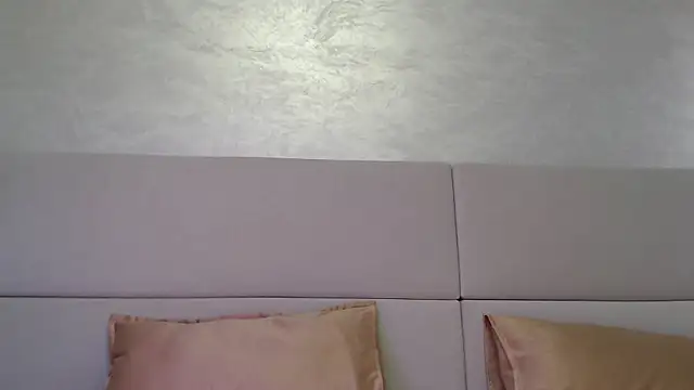 Snapshot of MiaRie chatting on 09/28/25, 04:29 MiaRie online show from 09/28/25, 04:29