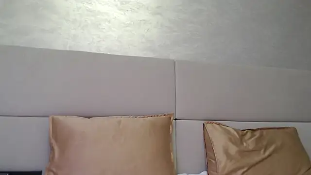 Snapshot of MiaRie chatting on 11/04/25, 03:55 MiaRie online show from 11/04/25, 03:55