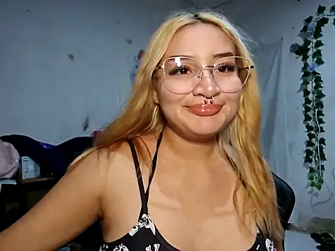 Snapshot of sadnessgyall chatting on 01/06/25, 06:47 sadnessgyall online show from 01/06/25, 06:47