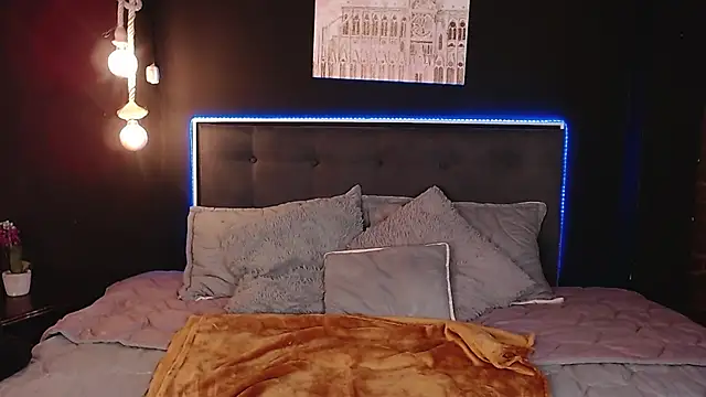 MIA YOURHOTTIE online show from 12/08/24, 01:24