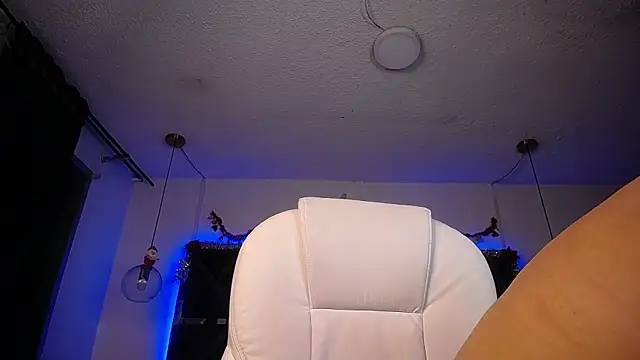 MIA YOURHOTTIE online show from 12/10/24, 02:27