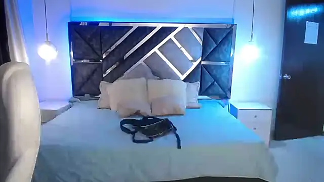 MIA YOURHOTTIE online show from 02/19/25, 02:12