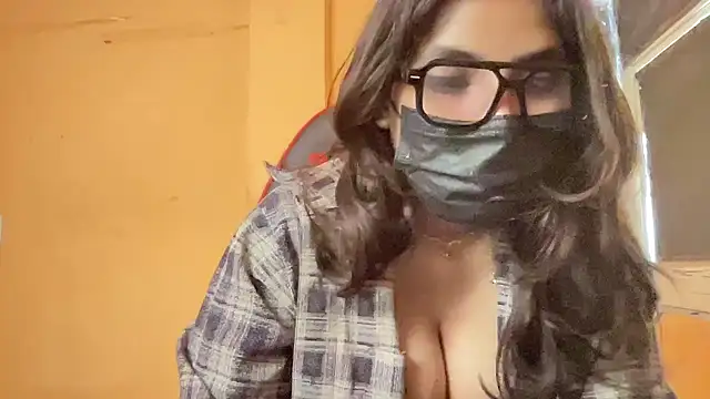 callmeshreya online show from 04/17/26, 06:49