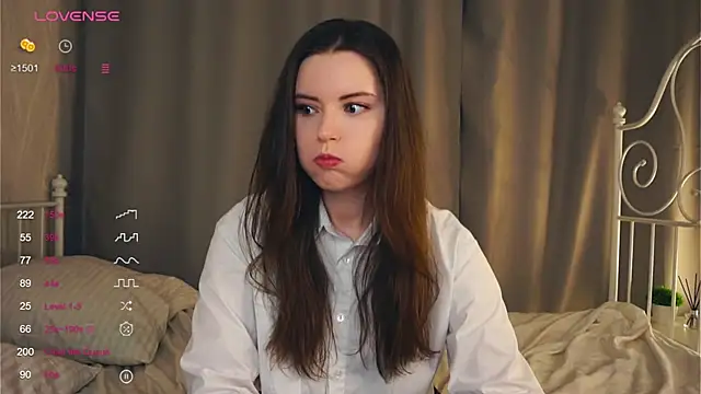 LoraDevon online show from 02/07/25, 04:03