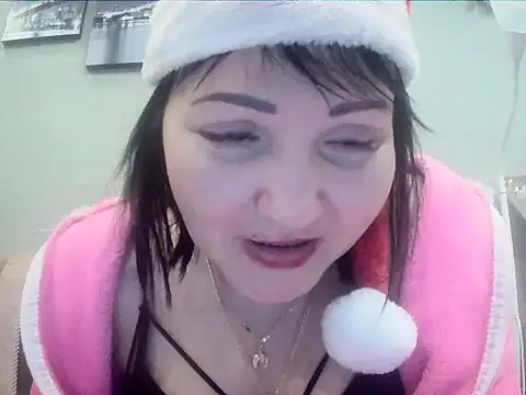 Snapshot of ClaireSunset chatting on 12/17/24, 08:43 ClaireSunset online show from 12/17/24, 08:43