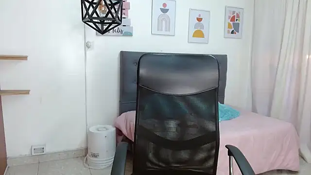 Snapshot of Tania_Goddess_ chatting on 09/14/25, 02:16 Tania Goddess online show from 09/14/25, 02:16