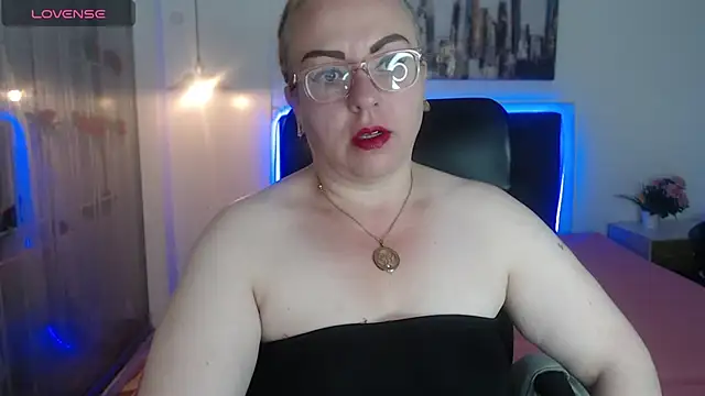 Snapshot of Tania_Goddess_ chatting on 10/18/25, 02:40 Tania Goddess online show from 10/18/25, 02:40