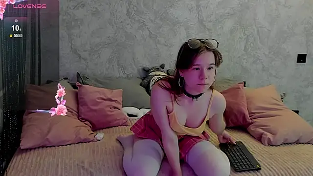 Snapshot of Hibisceae chatting on 11/28/25, 06:32 Hibisceae online show from 11/28/25, 06:32