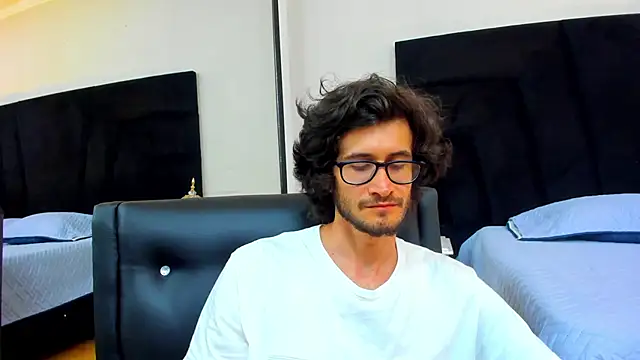 Loggan donnelly online show from 02/14/25, 03:33