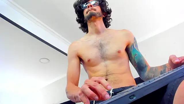 Loggan donnelly online show from 02/20/25, 02:29