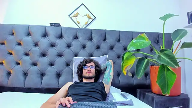 Loggan donnelly online show from 02/28/25, 12:10