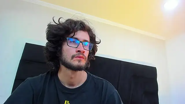 Loggan donnelly online show from 03/06/25, 12:43