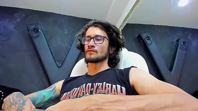 Loggan donnelly online show from 03/23/25, 02:37