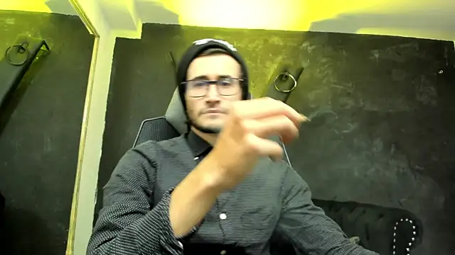 Loggan donnelly online show from 09/24/25, 08:23