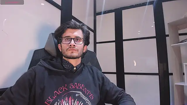 Loggan donnelly online show from 09/25/25, 08:23