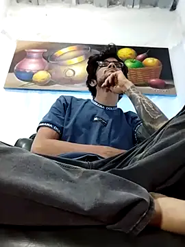 Loggan donnelly online show from 04/18/26, 04:27