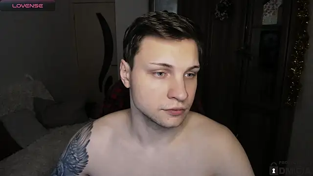 handsome guy01 online show from 12/18/25, 02:50