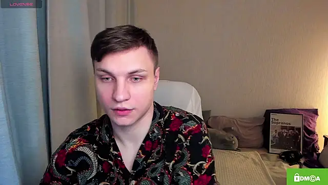 handsome guy01 online show from 05/12/26, 09:34