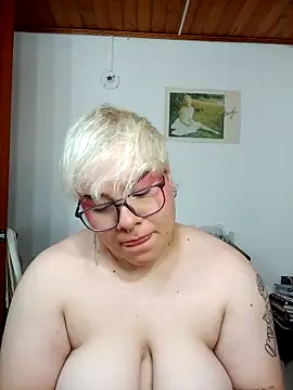 Snapshot of amalia_love chatting on 09/25/25, 05:33 amalia love online show from 09/25/25, 05:33