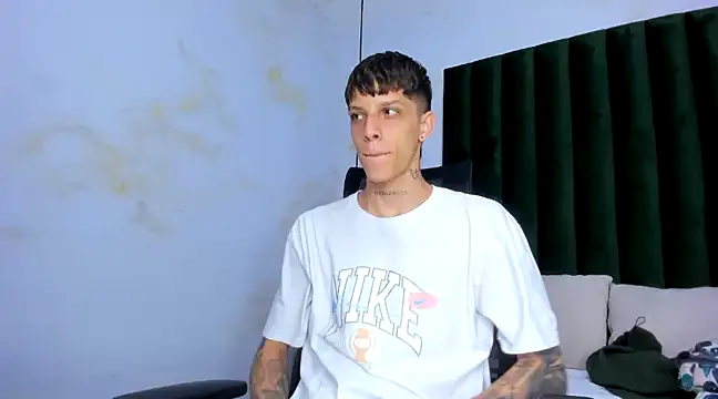 Snapshot of Adam_hard_ chatting on 12/03/24, 08:50 Adam hard  online show from 12/03/24, 08:50