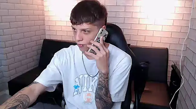 Snapshot of Adam_hard_ chatting on 01/09/25, 08:22 Adam hard  online show from 01/09/25, 08:22