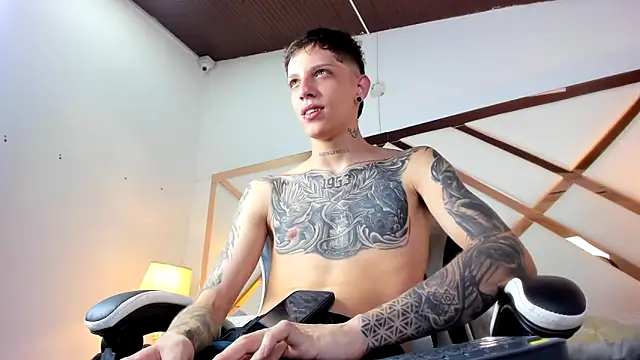 Snapshot of Adam_hard_ chatting on 09/24/25, 07:39 Adam hard  online show from 09/24/25, 07:39