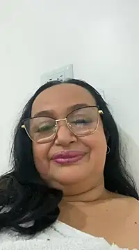 Snapshot of GiaNahomi chatting on 12/19/24, 02:24 GiaNahomi online show from 12/19/24, 02:24