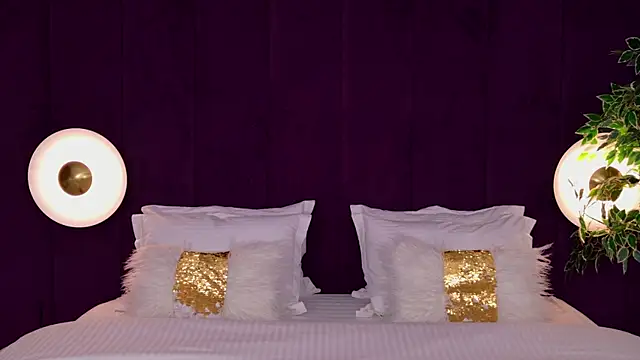 milaleoneli online show from 10/09/25, 02:48