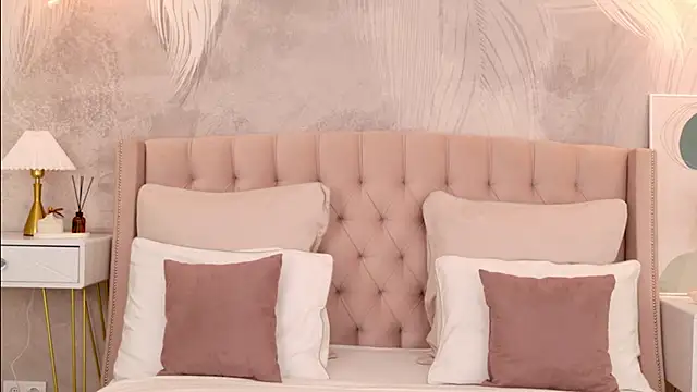 milaleoneli online show from 03/24/26, 02:33