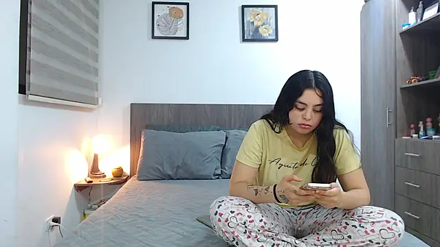 Scarlett Jazmin online show from 04/14/26, 07:47