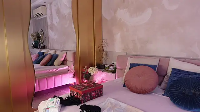 JullyBlair online show from 11/19/25, 05:51